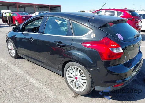 2014 Ford Focus Titanium z USA, uszkodzony, nr VIN 1FADP3N25EL188504